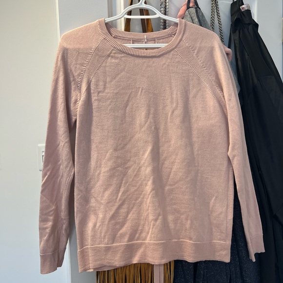 Lululemon rose, soft knit sweater - Picture 4 of 4